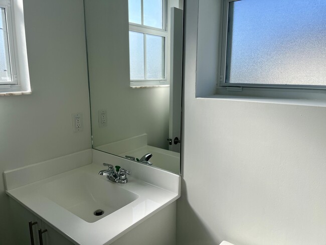 Building Photo - 2776 SE 26th Ave