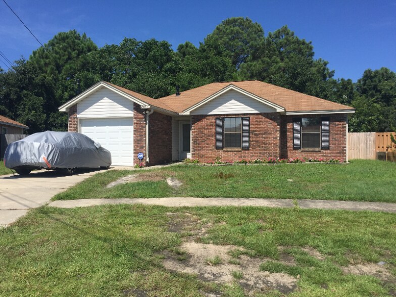 Primary Photo - 2169 Estate Cir