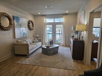 Building Photo - 2137 Pelham Dr