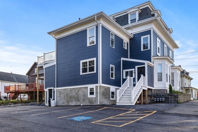 Building Photo - 62 Chestnut St