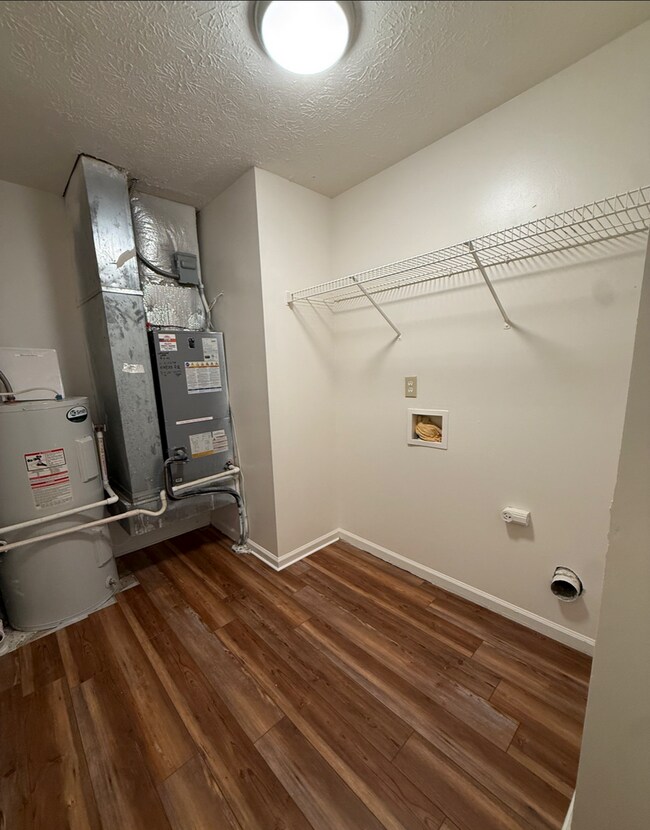 Building Photo - 320 Woodberry Dr