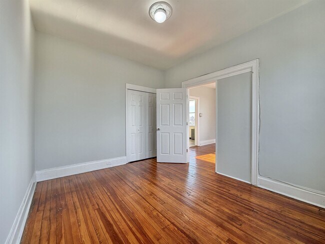 Building Photo - 581 59th St