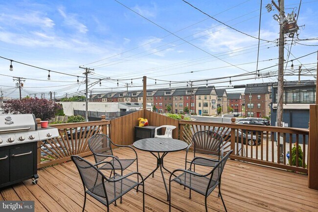 Building Photo - 701 Grundy St