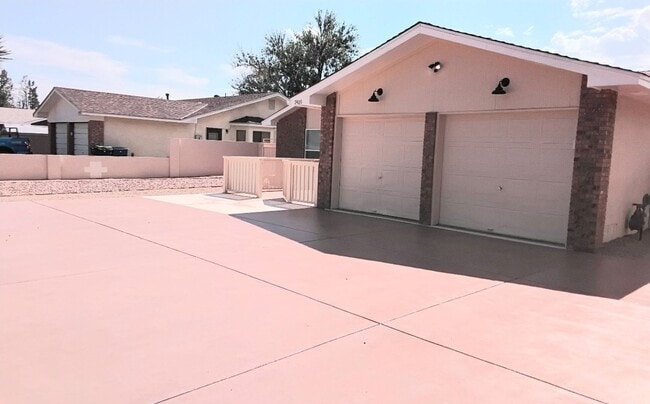 Building Photo - Heritage Hills Four Bedroom