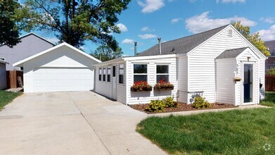 Building Photo - AVAILABLE AUGUST 1st! Cute Bungalow, Recen...