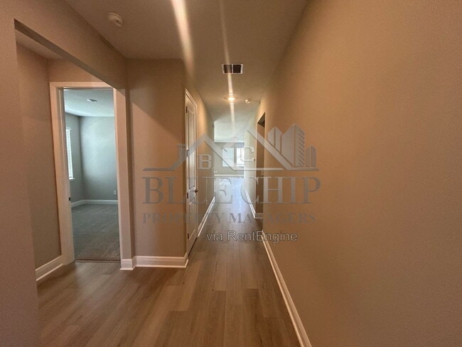 Building Photo - 1008 British Cir