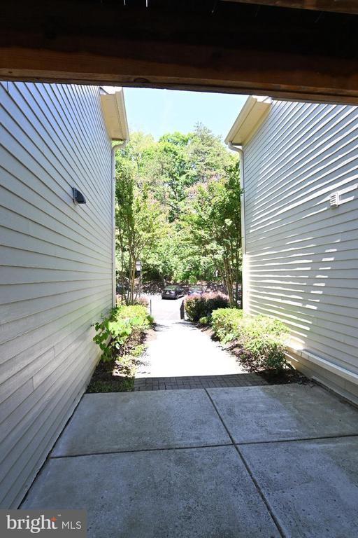 Building Photo - 2220 Springwood Dr
