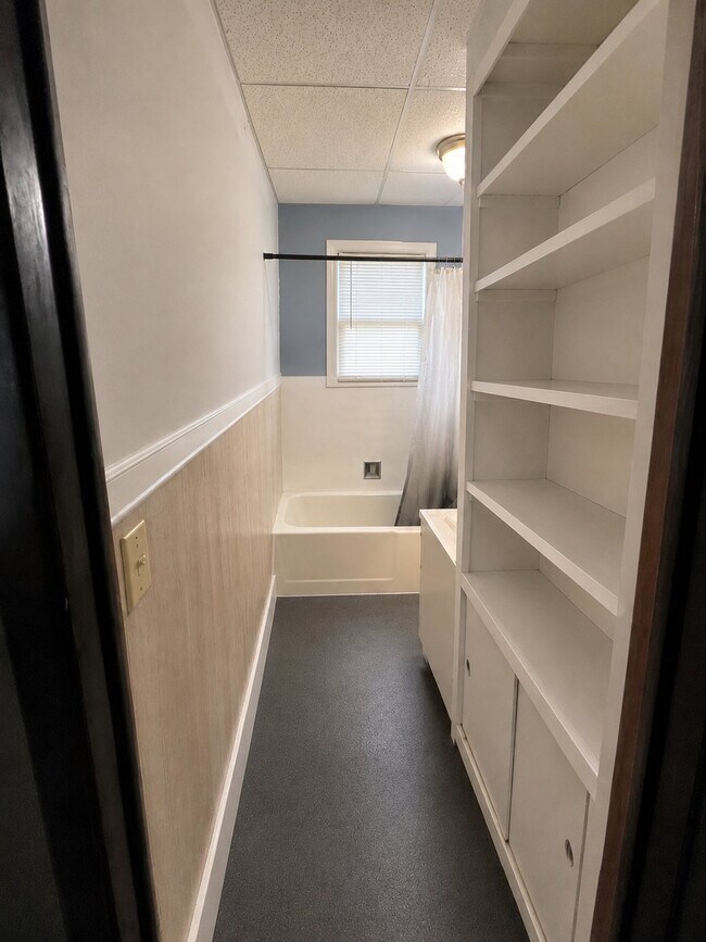Building Photo - 7006 Clement Ave