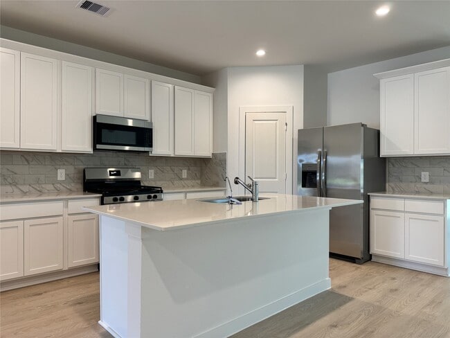 Building Photo - 30434 Canterbury Fields Dr