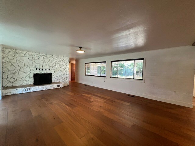 Building Photo - 1157 East Ave