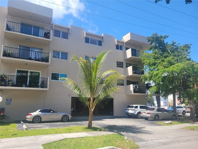 Building Photo - 3860 NE 170th St