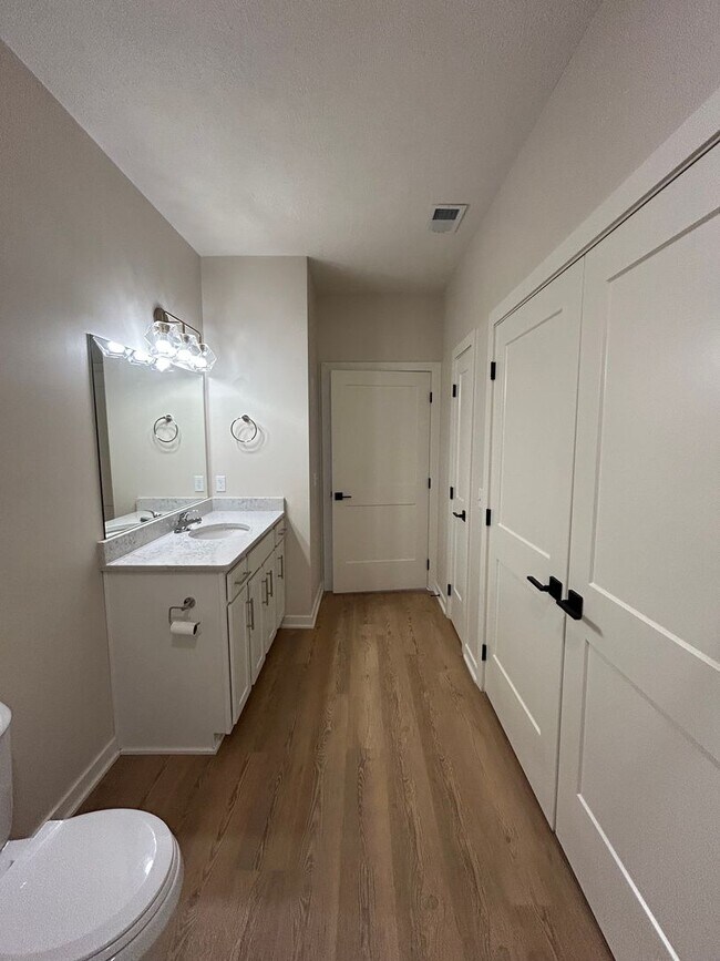 Building Photo - Elkhorn Landing Rentals (20605 Elkhorn Dr.)