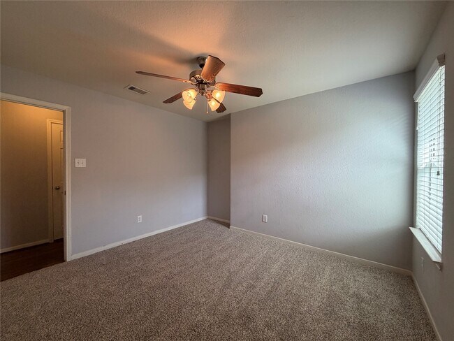 Building Photo - 8023 Clover Leaf Dr