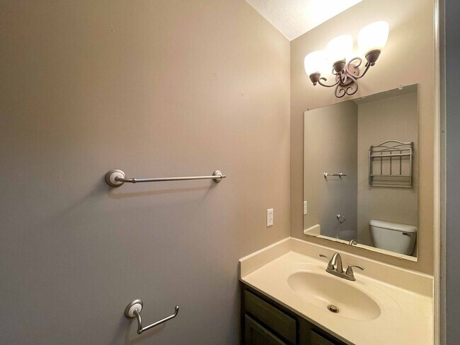 Building Photo - Spacious Four-Bedroom in Candler