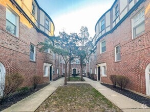 Building Photo - 918 Green Bay