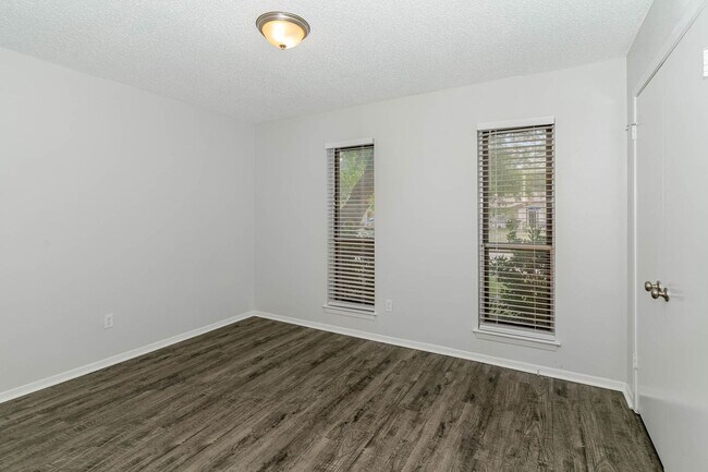 Building Photo - Single-Story Gem with Vaulted Ceilings and...