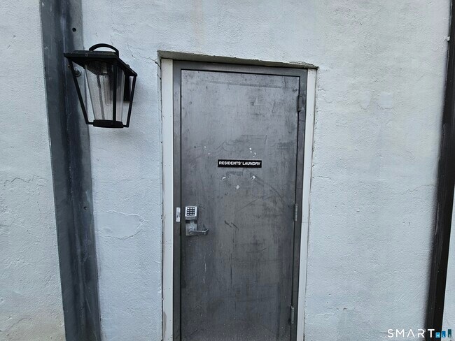 Building Photo - 94-96-96 Edwards St