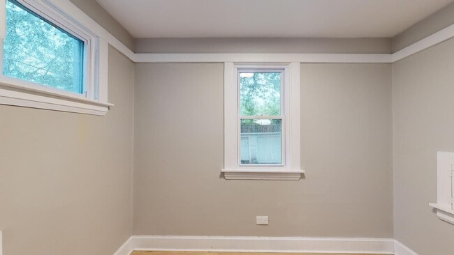 Building Photo - For August Move-In - West Blvd Area - 2 Bedroom Single Family Home