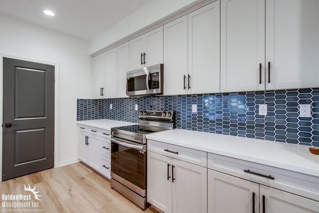 Building Photo - Newly Built 3Bdm 2.5Ba Home with Modern Fe...