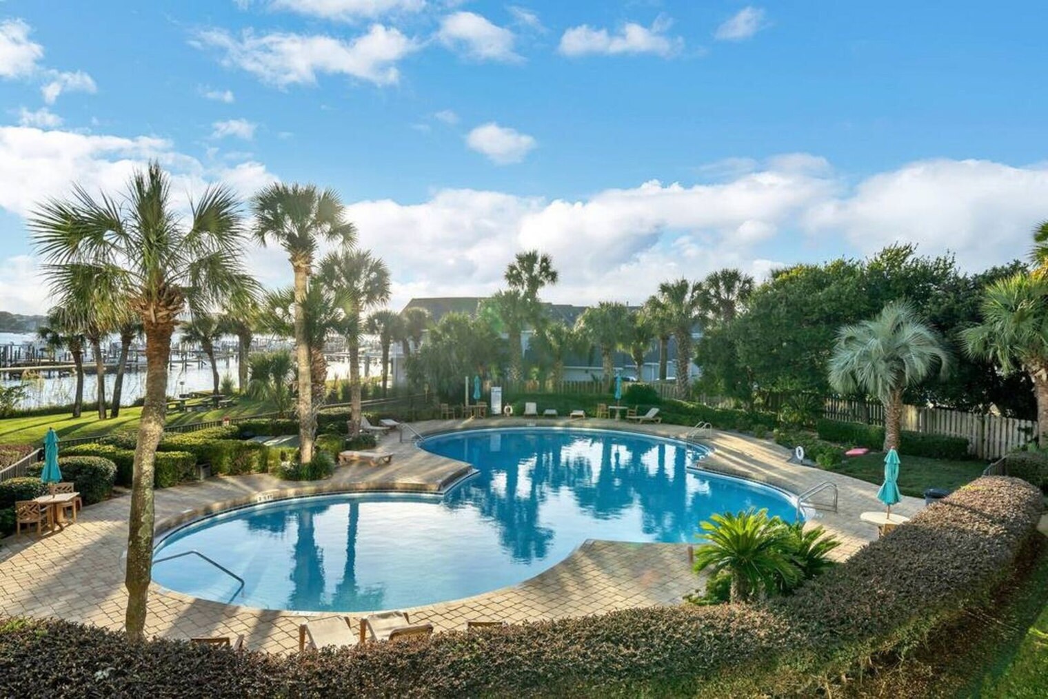 Building Photo - 214 Miracle Strip Pkwy SW