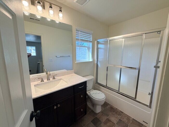 Building Photo - NW Reno Two Story - Beautiful Finishes with Mountain Views