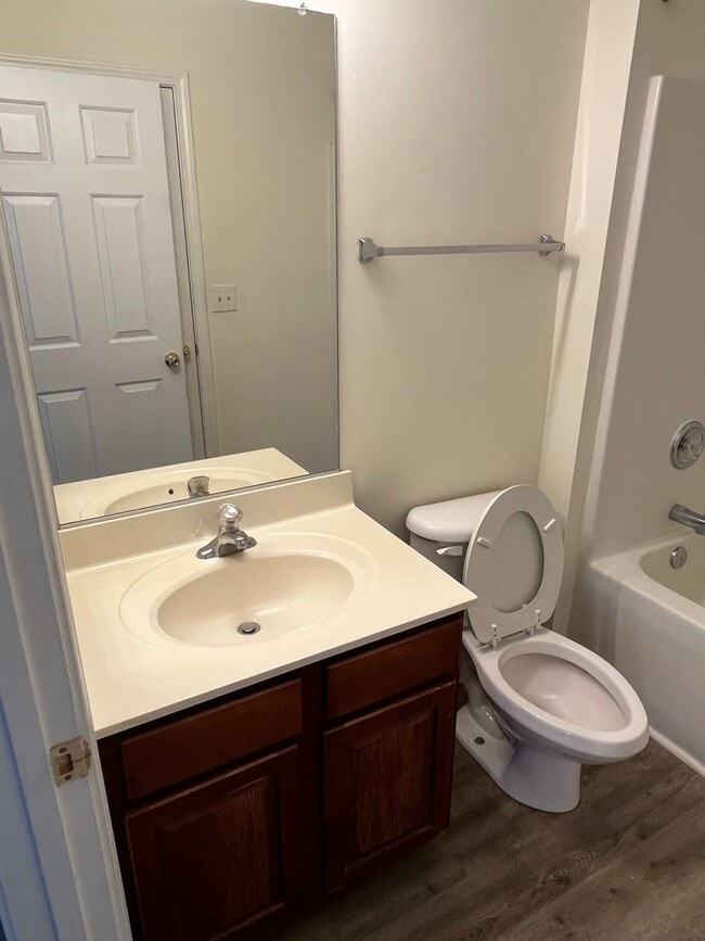 Building Photo - 3 Story, 3 Bedroom Townhome in Ballantyne