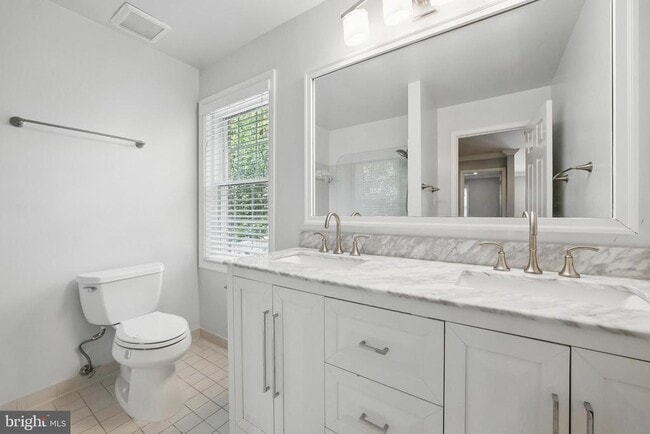 Building Photo - 9913 Rosewood Hill Cir