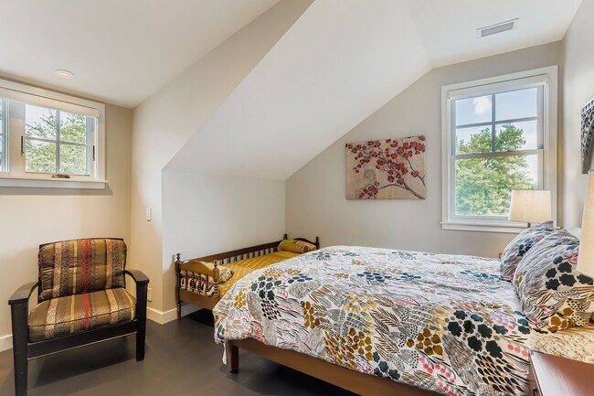 Building Photo - Beautiful Fully Furnished New Build in Newlands