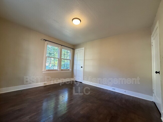 Building Photo - 1435 18th St NE
