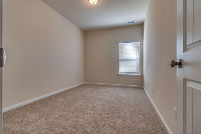 Building Photo - Beautiful 3BR/2.5BA Townhome in Columbia!
