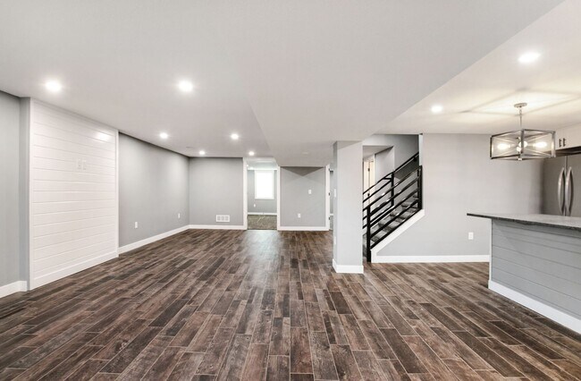 Building Photo - 1801 Elaine Dr