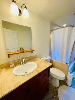 Full bathroom - 26036 Clover Rd