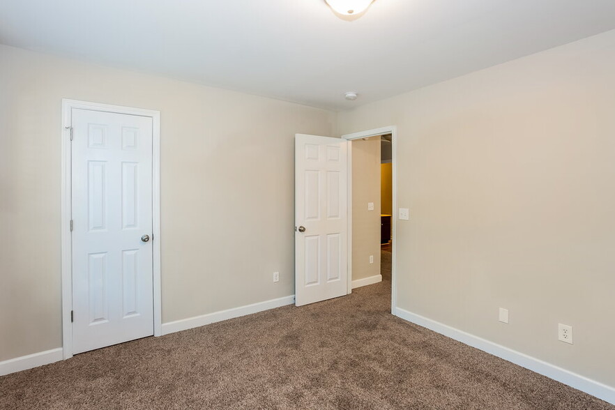 Building Photo - 995 Ramsgate Dr SW