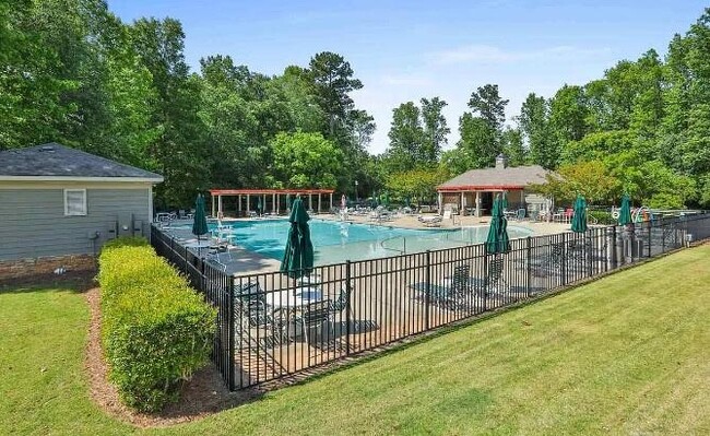 Building Photo - 164 Greenview Dr