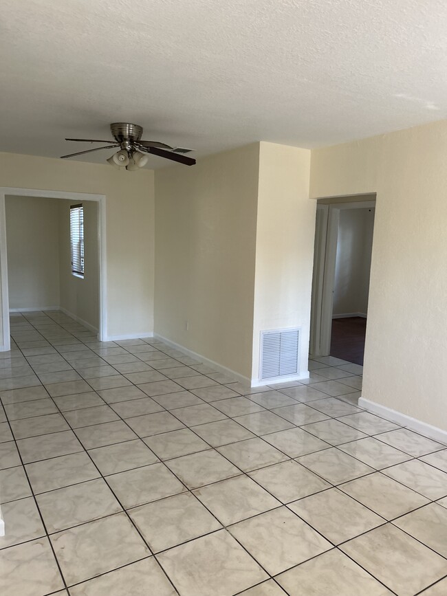 Building Photo - 327 NW 59th Terrace