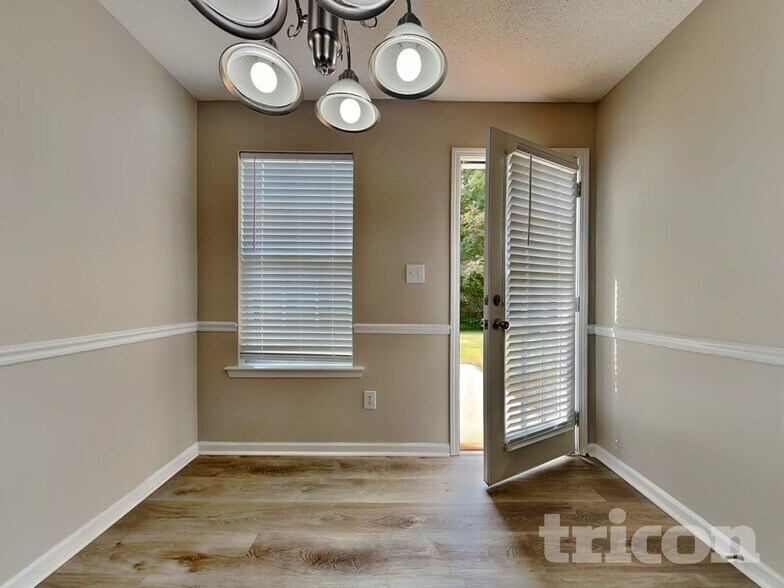 Building Photo - 30 Kendall Ln