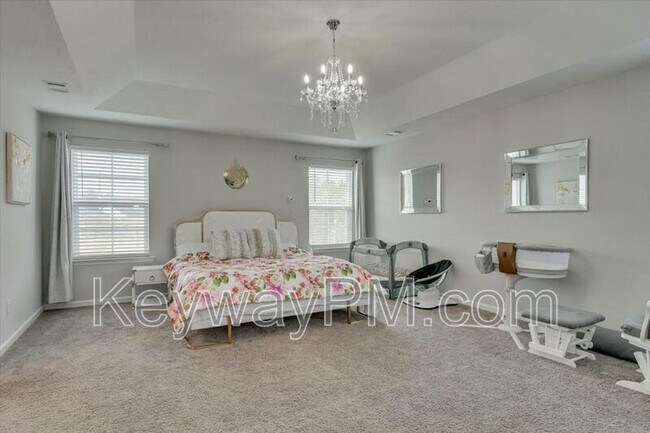 Building Photo - 1044 Mulford Lp