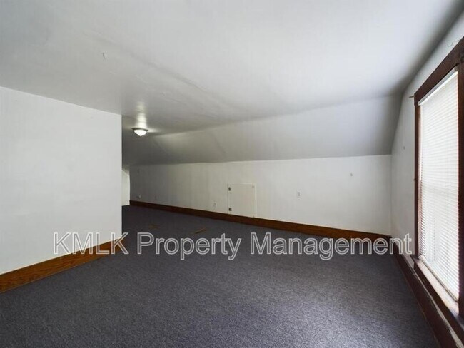 Building Photo - 695 Kling St