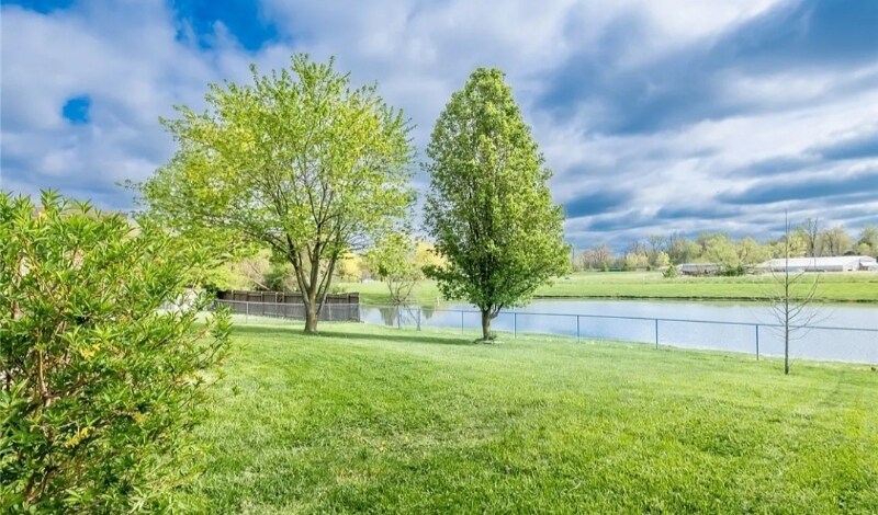 Building Photo - 4105 Lakeside Dr