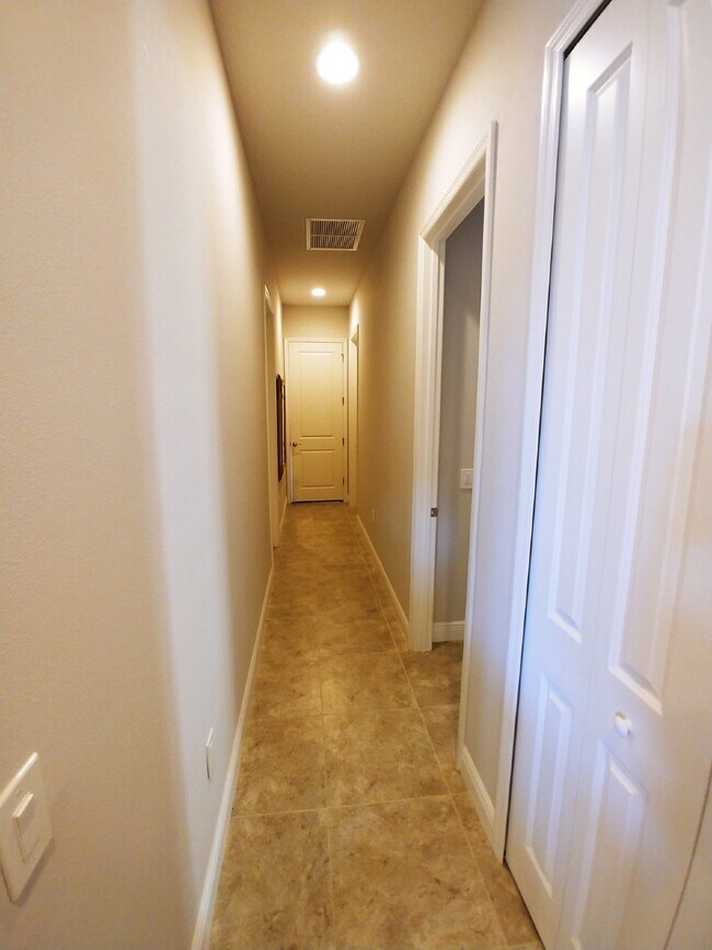 Building Photo - "Spacious 4 Bed, 3.5 Bath Rockledge Rental - Your Dream Home Awaits!"