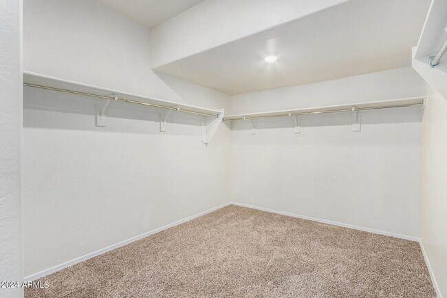 Building Photo - Charming 4 bedroom home in Buckeye!!