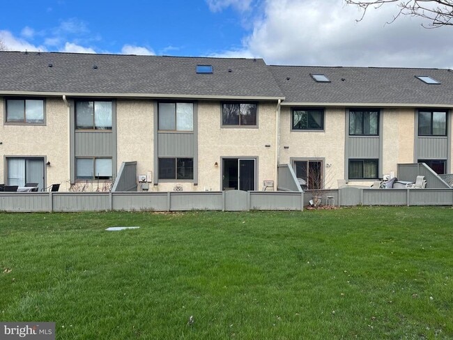 Building Photo - 204 Clover Hill Ct