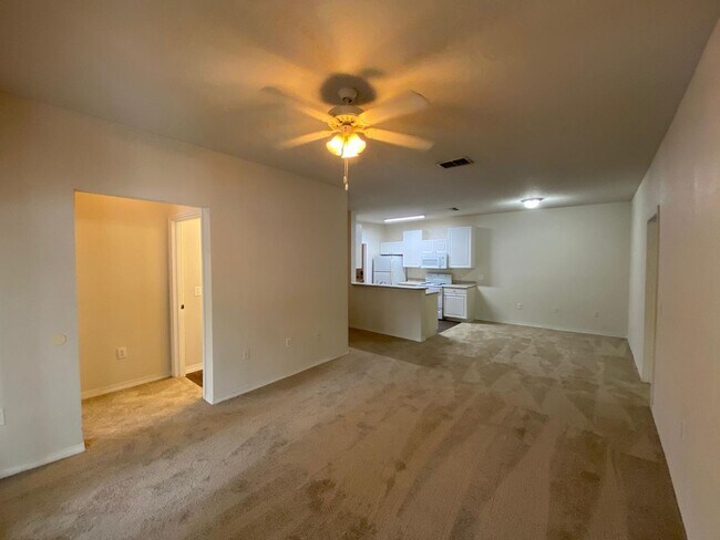 Building Photo - Top floor - 2 Bedrooms, 2 Bathrooms