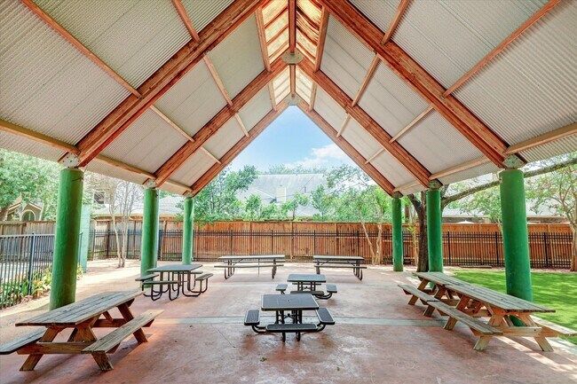 Building Photo - 10314 Olympia Dr