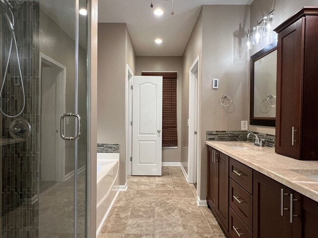 Building Photo - Beautiful Home w/Lots of Extras