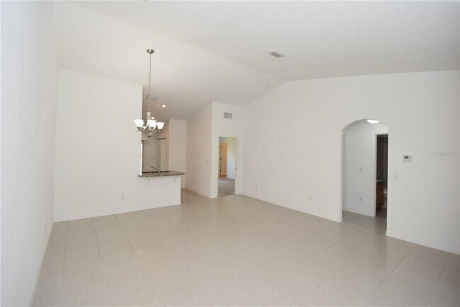 Building Photo - 31 Rosecroft Ln