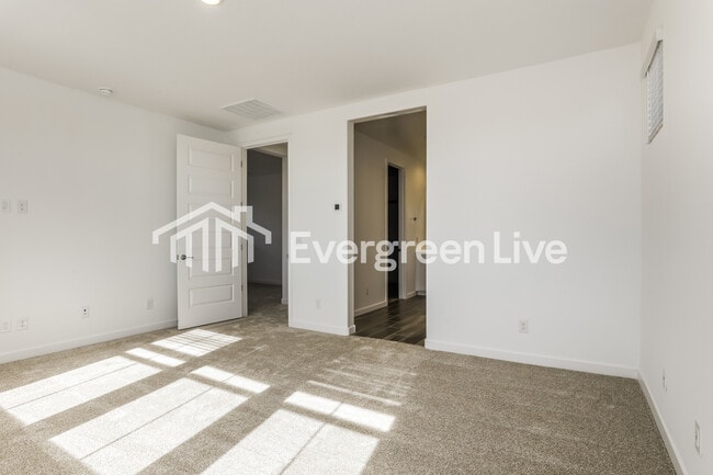 Building Photo - 10115 E Ulysses Ave