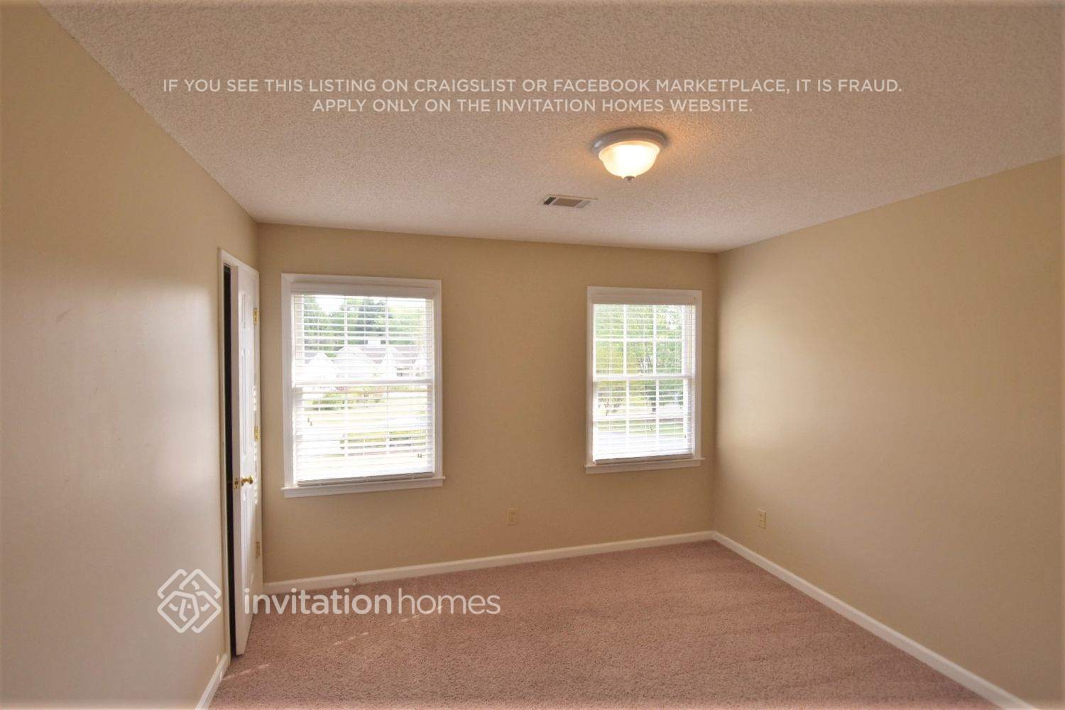 Building Photo - 135 Lacey Oak Ln