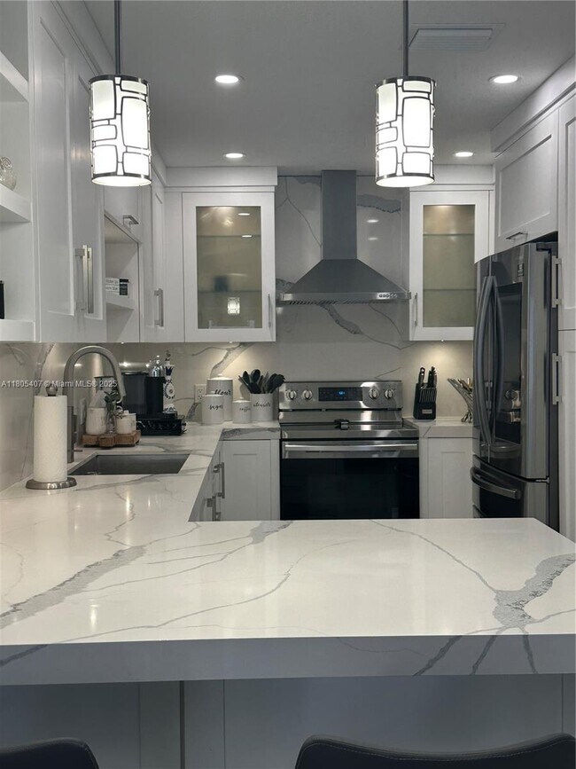 Building Photo - 541 SW 89th Ct