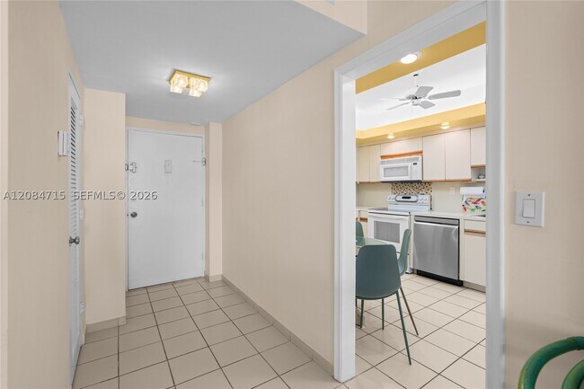 Building Photo - 5001 Collins Ave